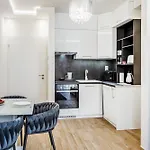 Rebany 2 Free Parking, Location