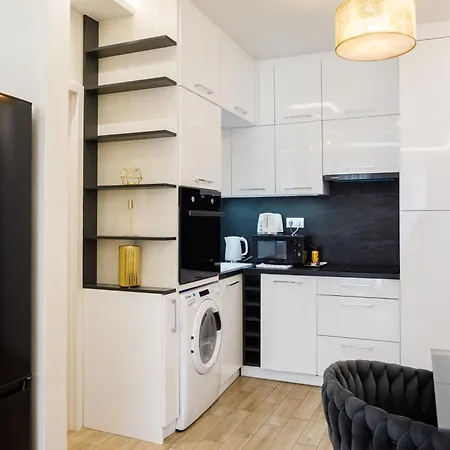 Rebany 2 Free Parking, Location